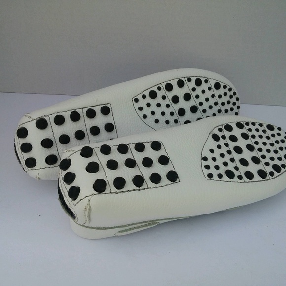 Size 9.5 Minnetonka moccasin, leather - Picture 6 of 7